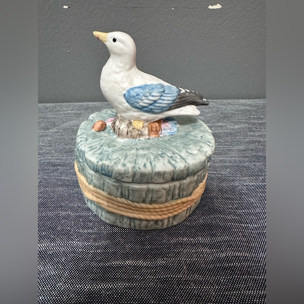 VINTAGE Porcelain Trinket Powder Jewellery Box Seagull Hand Crafted 1980's